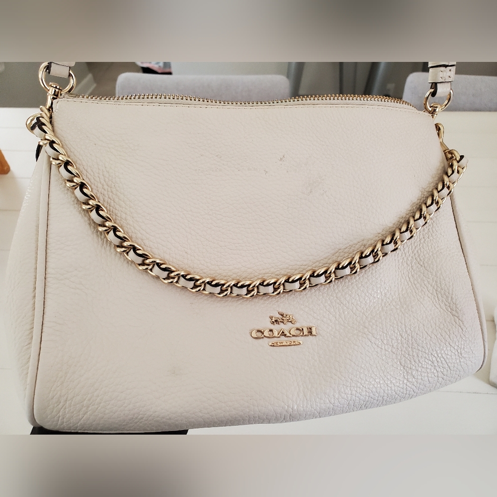 Coach CARRIE CROSSBODY IN PEBBLE LEATHER